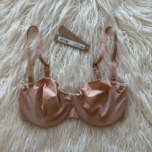 Skims Smoothing Intimates Strapless Bra Clay Size 32D